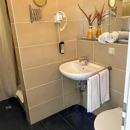 Motel Am Park - Krefeld - Duesseldorf Willich