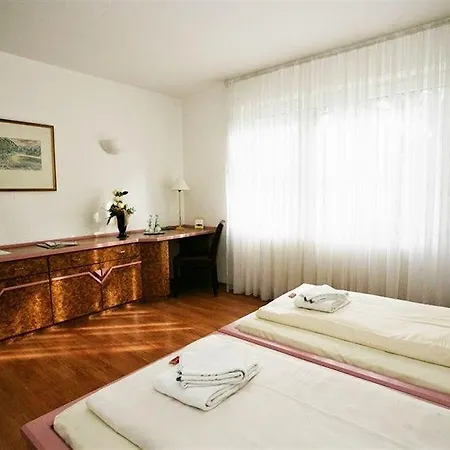 Am Park - Krefeld - Duesseldorf Otel Willich